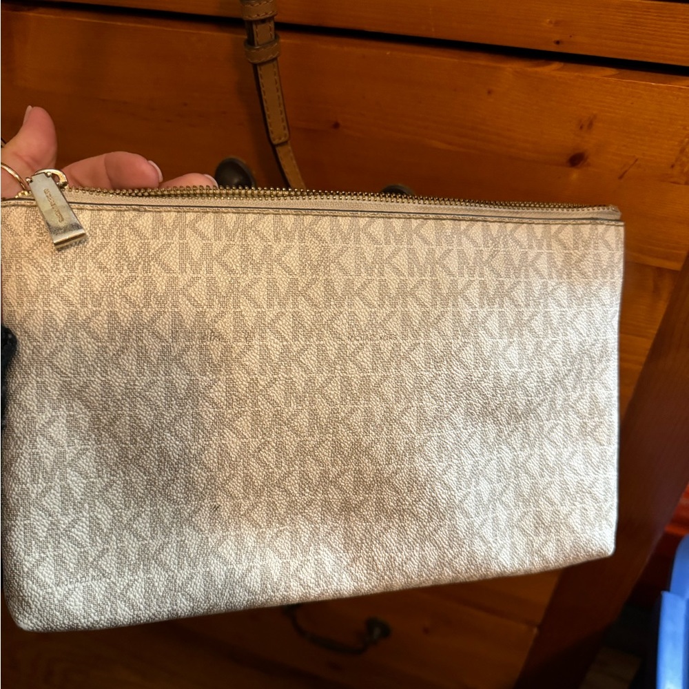 Michael Kors crossbody excellent used condition